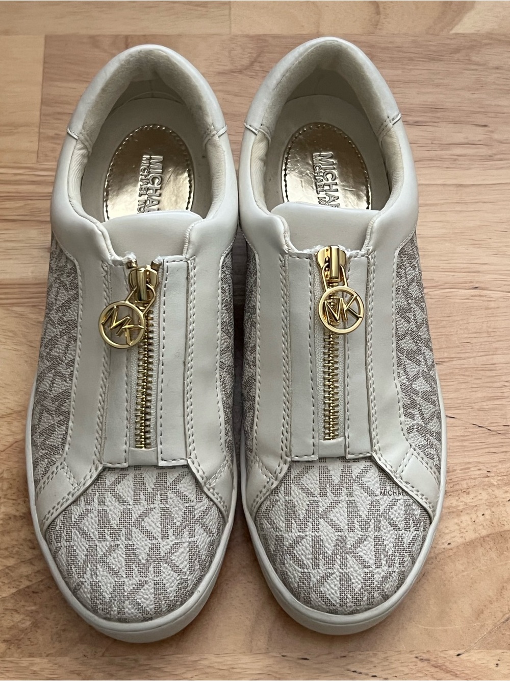 Michael Kors Cream & Beige MK Logo Zip-Front Slip-On Sneakers. Size 5M